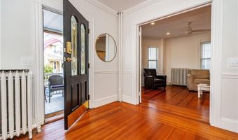 5 Gardiner St, Newport, RI 02840