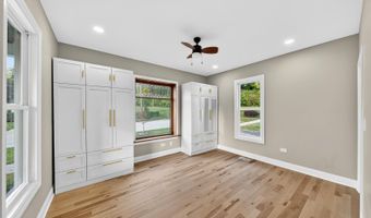 102 Center St, Algonquin, IL 60102