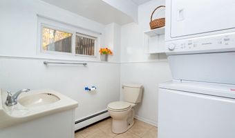 35 Mendes Rd, Danbury, CT 06811