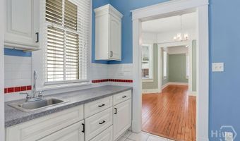17 E 33rd St, Savannah, GA 31401