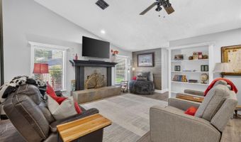 1043 LAKESIDE Dr, Apopka, FL 32712