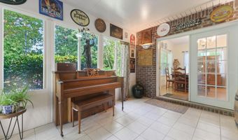 210 Henley Pl, Bay St. Louis, MS 39520