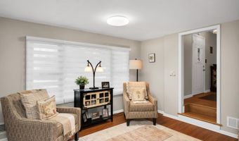 749 Park Ave, Belford, NJ 07718
