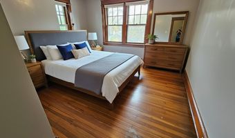 320 S 9TH St, Akron, PA 17501