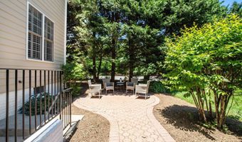 2385 WATTERS Gln, Falls Church, VA 22043