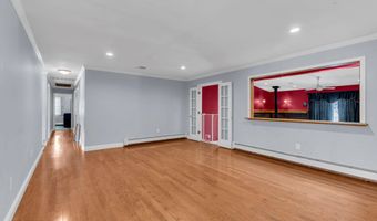 496 Apple Valley Dr, Belford, NJ 07718