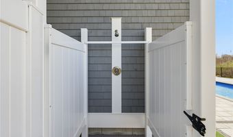 1046 Ocean Rd, Narragansett, RI 02882