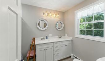 3 Sandy Ln, Bristol, RI 02809