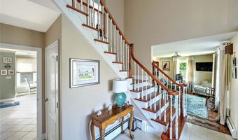 102 Cranberry Ter, Cranston, RI 02921