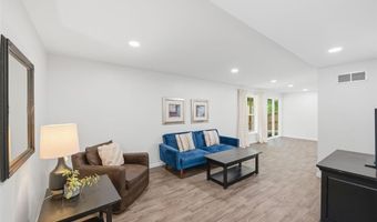 501 Oak Leaf Manor Ct, Ballwin, MO 63021