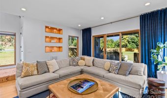 2553 Elkwood Cir, Charlotte, NC 28205