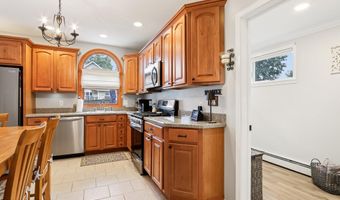 15 5th Ave, Avenel, NJ 07001