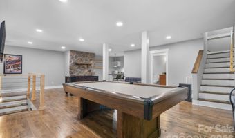549 Clubhouse Dr, Banner Elk, NC 28604