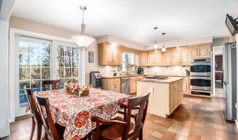 11 Greenknoll Dr, Brookfield, CT 06804