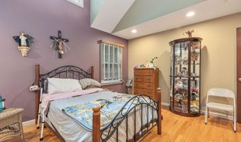44 Devonshire Ct, Middletown, NJ 07748