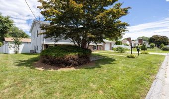 21 Beacon St, Johnston, RI 02919