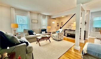 18 Carey St, Newport, RI 02840