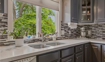11 Carol Ave, Bristol, RI 02809