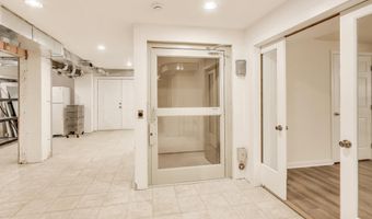 8806 FOX HILLS Trl, Potomac, MD 20854