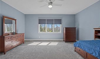 560 Club Dr, Aurora, OH 44202