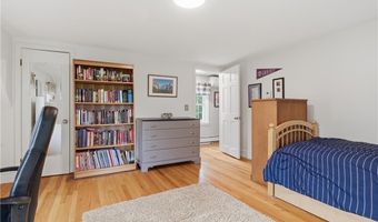 27 Old Meadow Ln, Cumberland, RI 02864