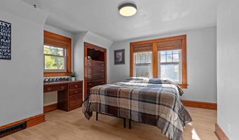 1613 N DIVISION St, Appleton, WI 54911