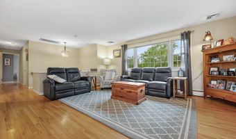 8 Brookview Ct, Bethel, CT 06801