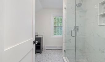 28 Young St 3, Newport, RI 02840