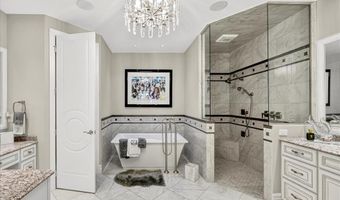 295 Meadowbrook Country Club Est, Ballwin, MO 63011