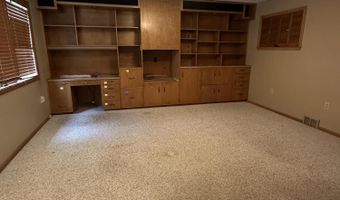 1323 N 3rd St, Aberdeen, SD 57401