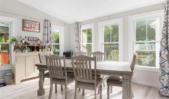 5 Versailles St, Cranston, RI 02920