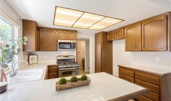 909 S S. Lake Summit Dr, Anaheim, CA 92807