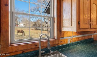 1793 Cherokee Dr, Bean Station, TN 37708