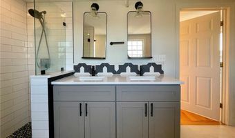 5 John St 2, Bristol, RI 02809