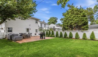 16 Netz Pl, Albertson, NY 11507