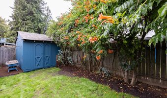 207 N MAPLE St, Bingen, WA 98605