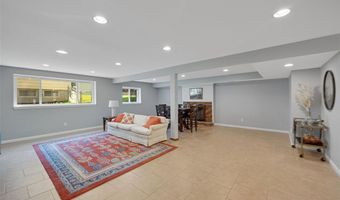 318 Windyoak Dr, Ballwin, MO 63021