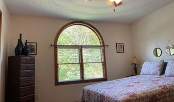 447 Big Elk Rd, Beauty, KY 41203