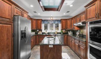 160 Pelican Rd, Middletown, NJ 07748