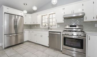 240 Oak St, Centerville, MA 02632