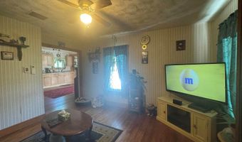 121 Main Rd, Abbot, ME 04406