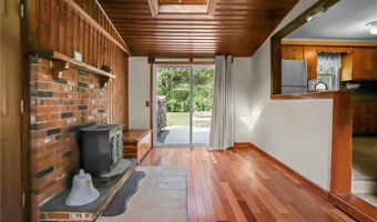 73 Penguin Ave, Warwick, RI 02818