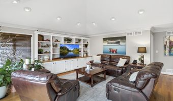 1415 W Hawthorne St, Arlington Heights, IL 60005