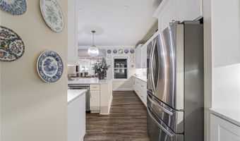 201 Whispering Shrs, Vermilion, OH 44089