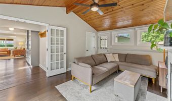 90 E White Oak St, Arlington Heights, IL 60005