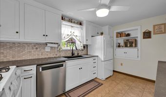 4 N CONESTOGA VIEW Dr, Akron, PA 17501