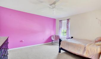65 ANGELA Ln, York, PA 17402
