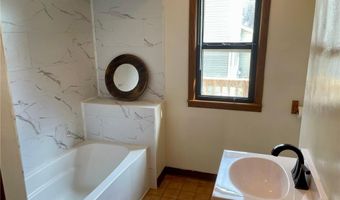 1004 S 2nd St, Alma, WI 54610
