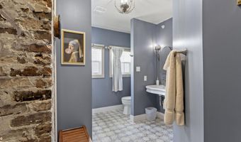 782 Water St, Biloxi, MS 39530