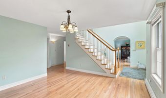 40 Lakewood Dr, Alton, NH 03810